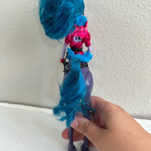 Monster High Avea Trotter - Picture 4 of 4